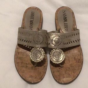 Metallic sandals with small heel